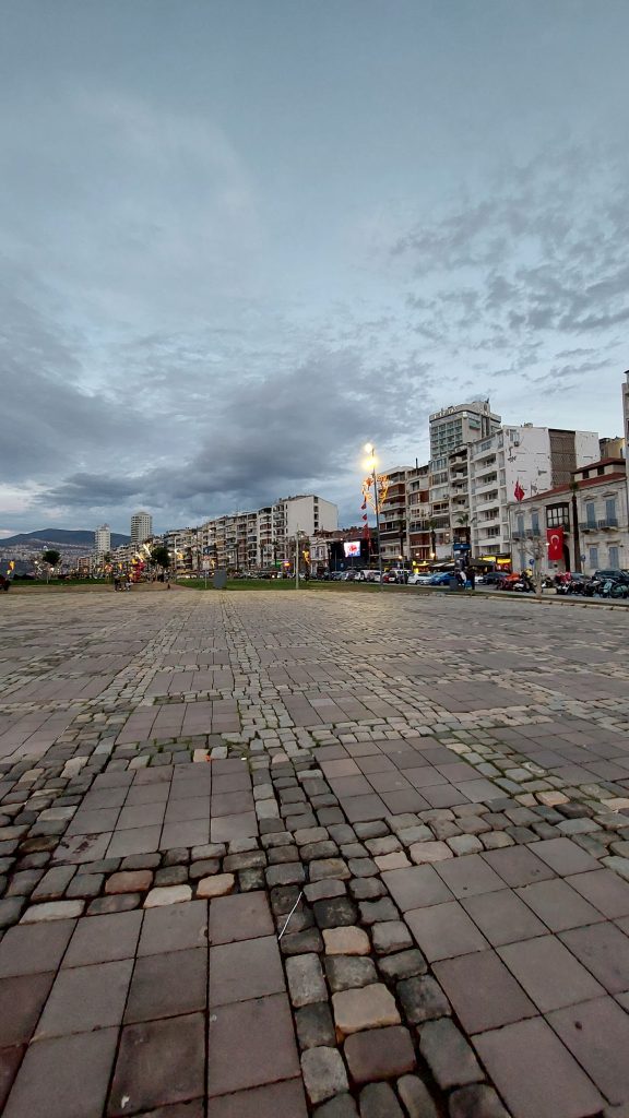 Alsancak Fotoğrafları - Gündoğdu Meydanı